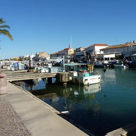 Sol-y-days Vidourle: Riverside Comfort With Parking Near Boucanet *