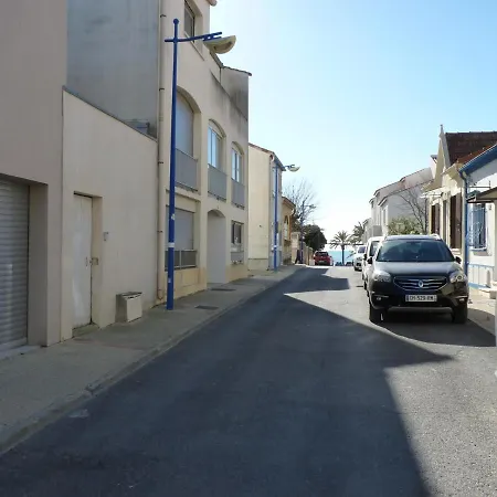 Sol-y-days Vidourle: Riverside Comfort With Parking Near Boucanet Apartment *