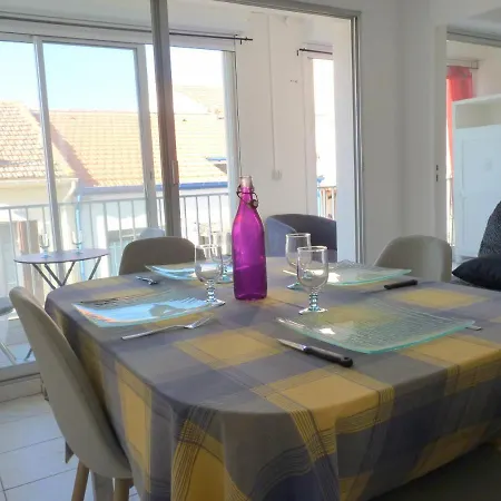 Sol-y-days Vidourle: Riverside Comfort With Parking Near Boucanet Apartment Le Grau-du-Roi