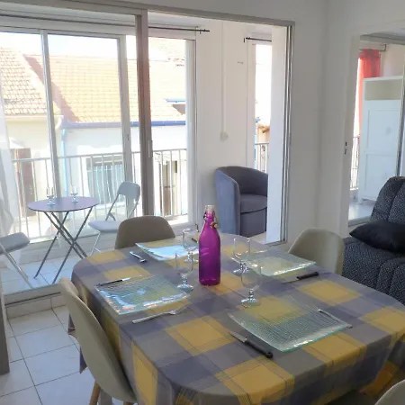 Sol-y-days Vidourle: Riverside Comfort With Parking Near Boucanet Le Grau-du-Roi