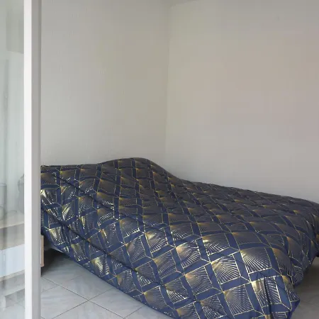 Sol-y-days Vidourle: Riverside Comfort With Parking Near Boucanet Apartment