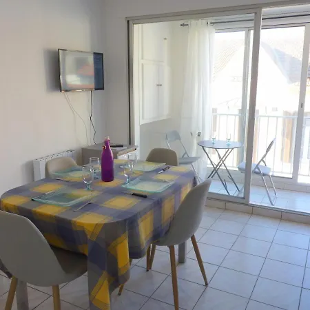 Sol-y-days Vidourle: Riverside Comfort With Parking Near Boucanet